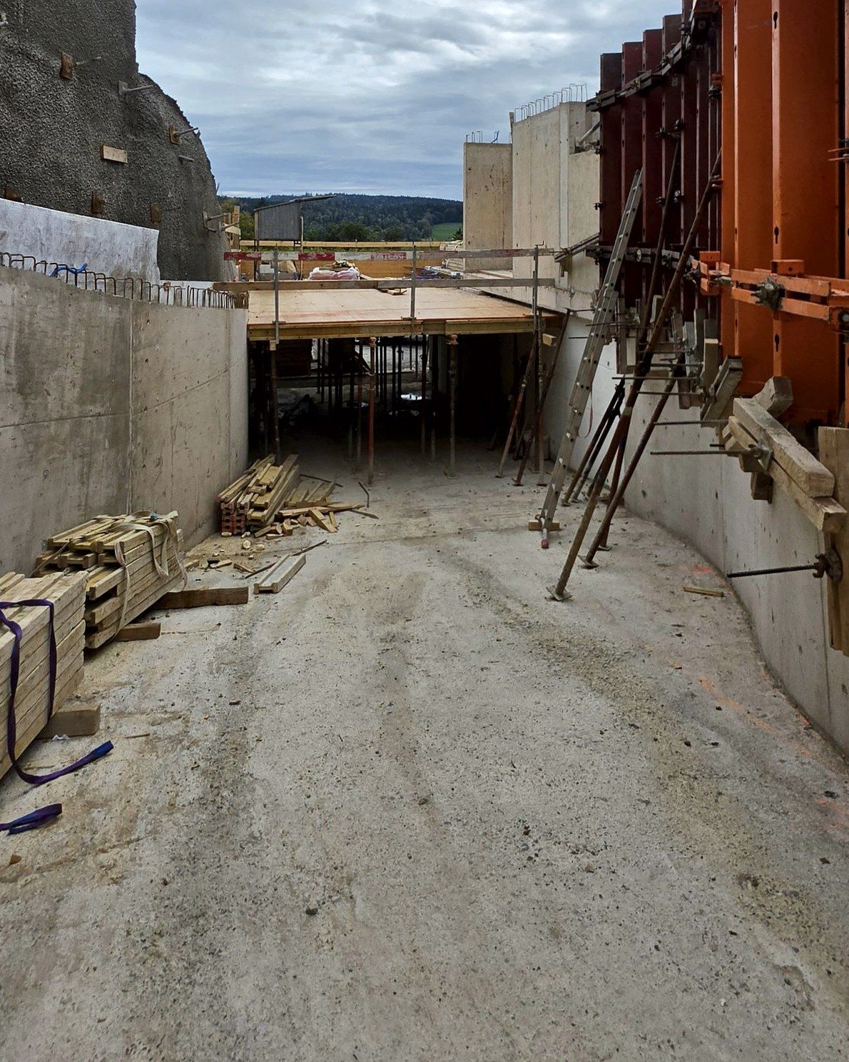 Garage ramp between shotcrete embankment and wall formwork