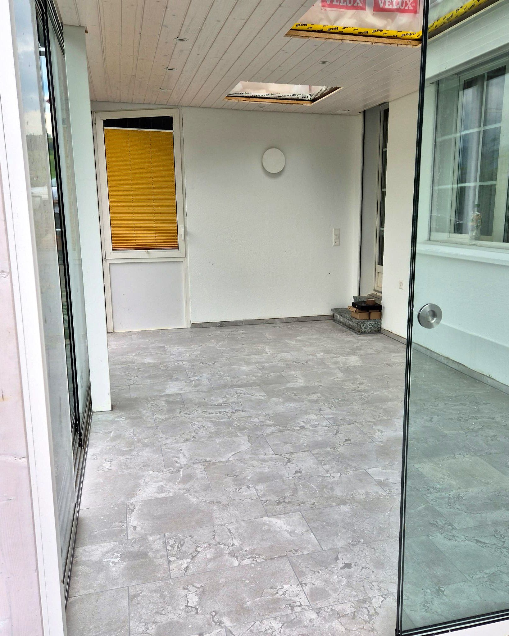Glasschiebewände offen, Blick in den Wintergarten